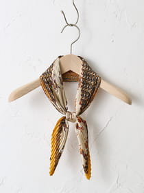 【WEB限定】クワトロ・ハーモニー　プリーツスカーフ