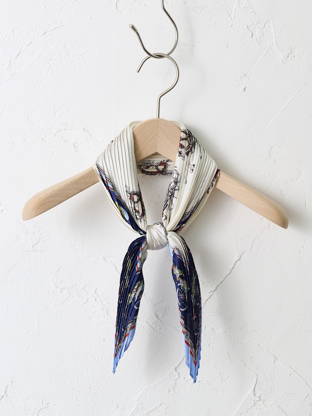 【WEB限定】ロイヤル・キャリッジ　プリーツスカーフ