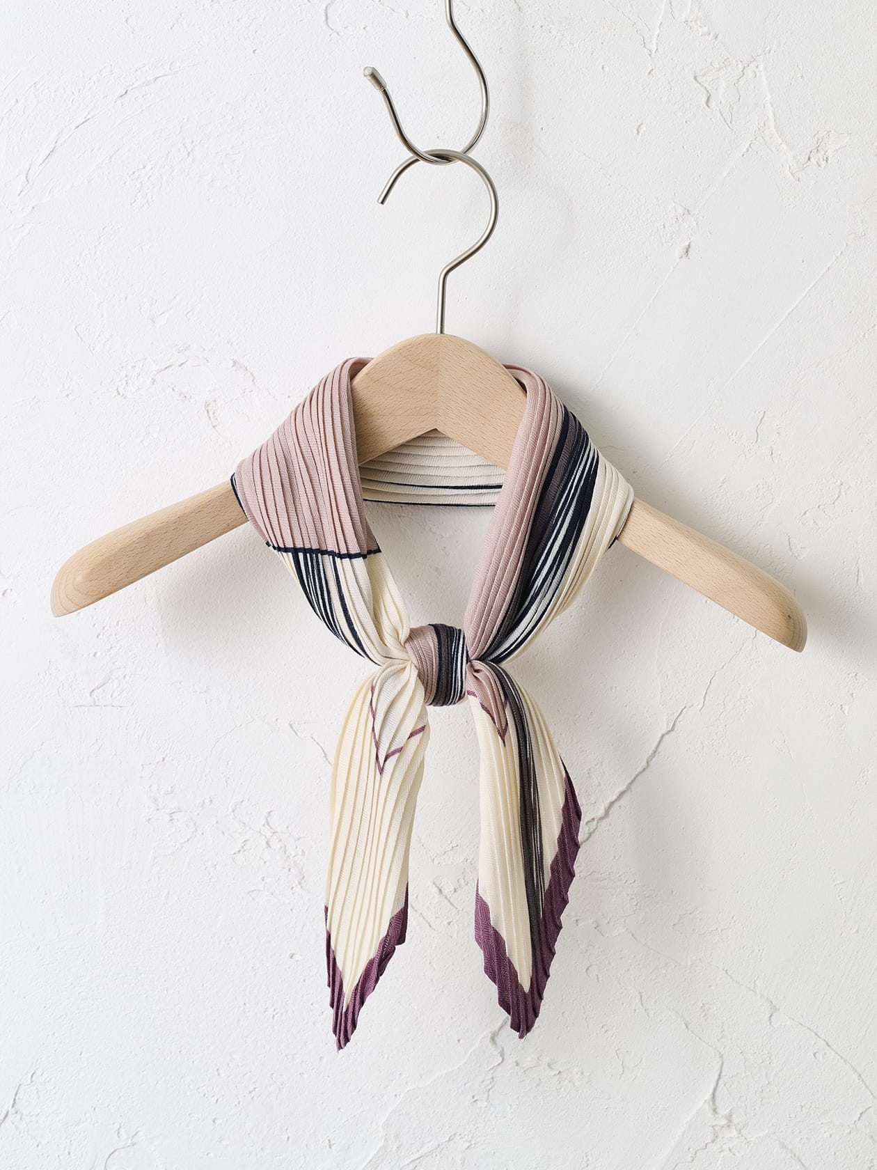 【WEB限定】ジオメトリック・フュージョン　プリーツスカーフ