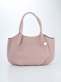 【早割30%OFF対象】【WEB限定】立体プリーツ風キルト ラウンドハンドバッグ（チャーム付き）