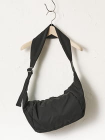 【WEB限定】軽量ナイロンショルダーバッグ