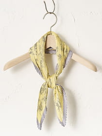 【WEB限定】ワントーンフラワープリーツスカーフ