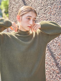 ［ニット］ハイネック/ブークレーバックスリット