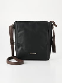 【3層】フリンジチャーム付き 合皮 縦型 ショルダーバッグ