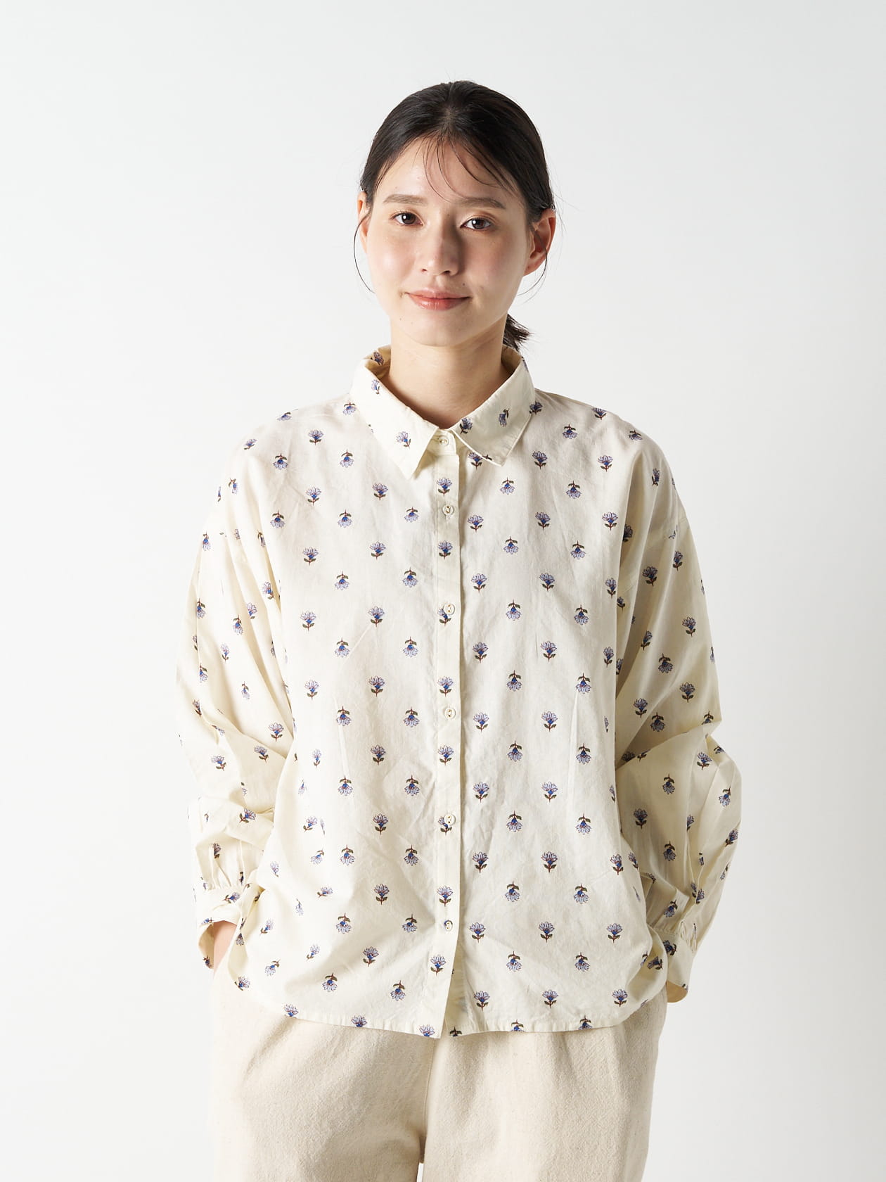 先染めショートカラーバックタックブラウス