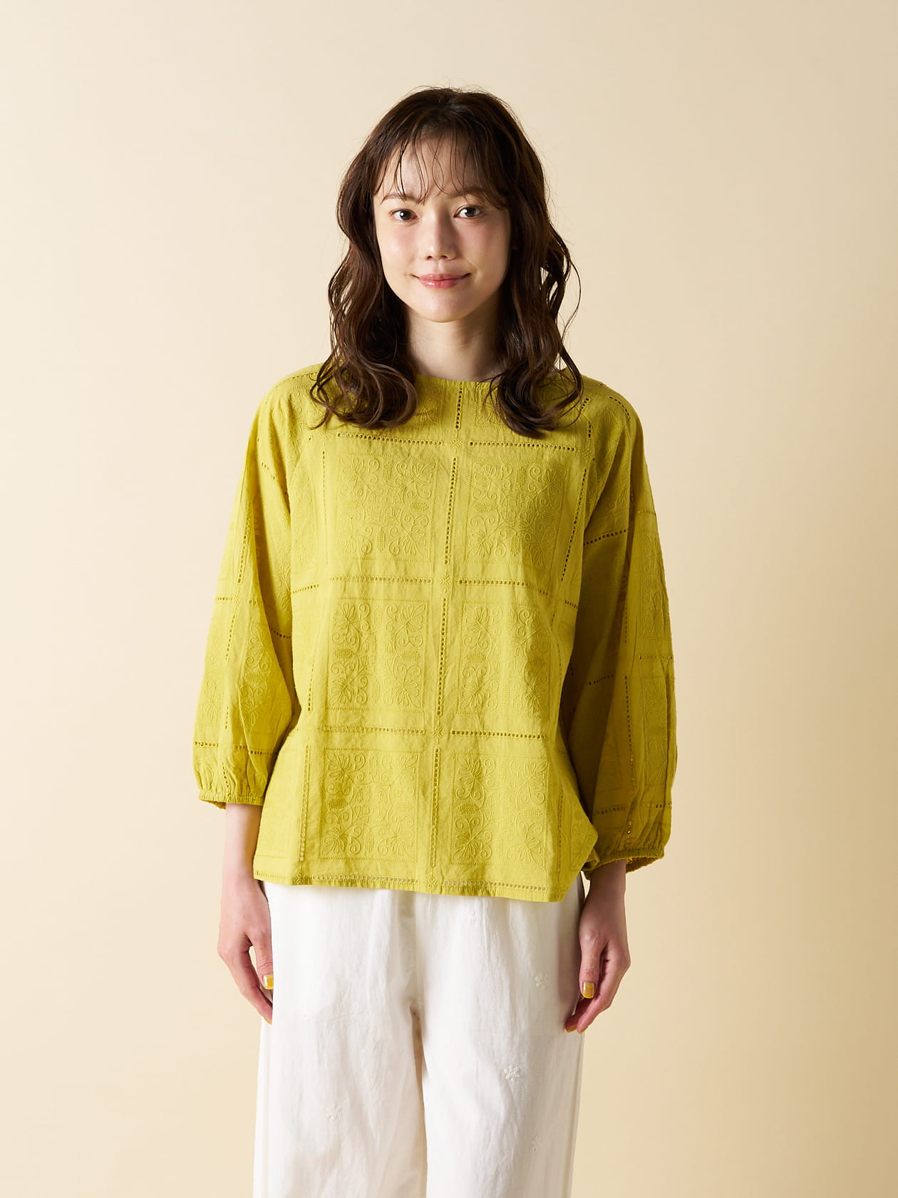 【Flower Garden】ボートネックバックボタン刺繡ブラウス