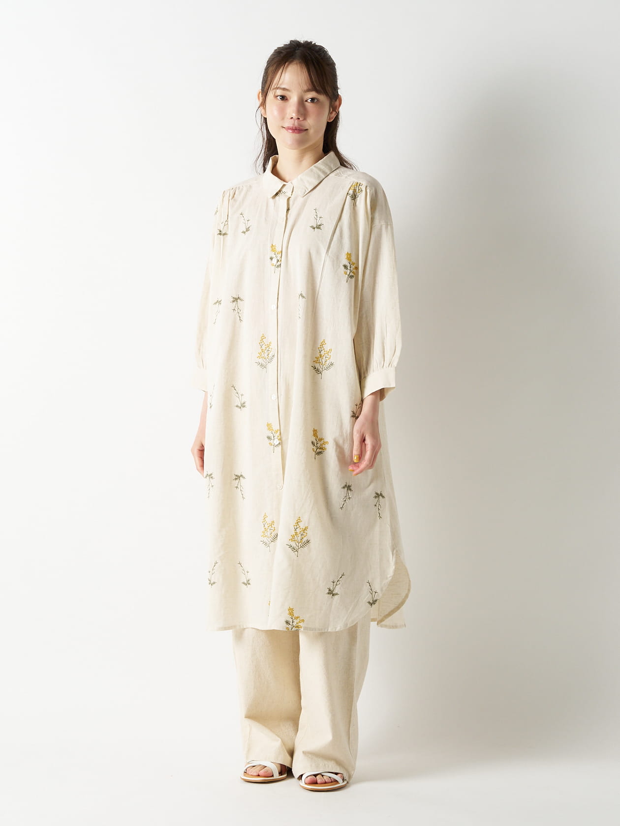 【Linelino】ショルダーギャザーフラワー刺繡ワンピ