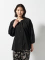 キーネック袖切り替え3D刺繍ブラウス