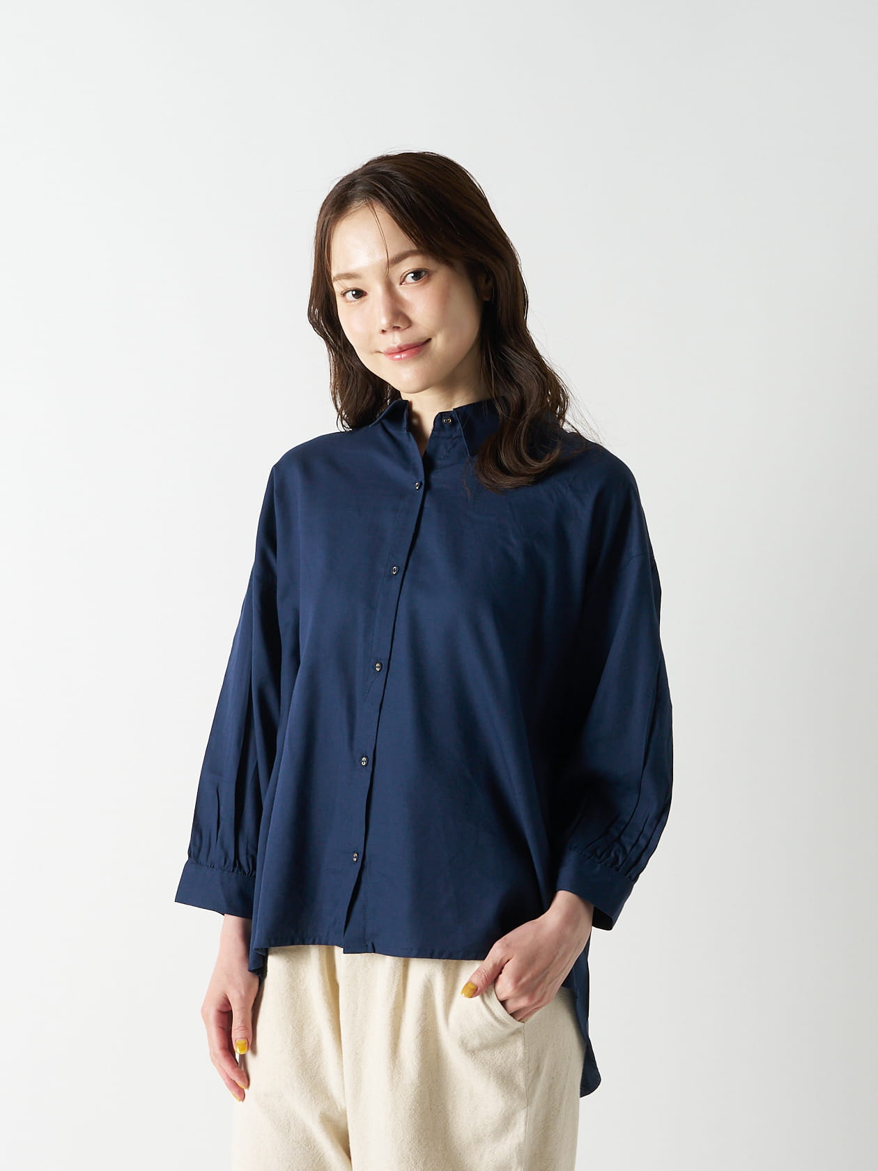 ショートカラーバックタックブラウス