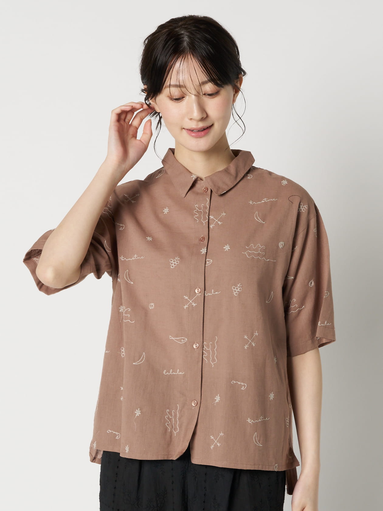 【Linelino】綿麻英字刺繍レギュラーカラーシャツ